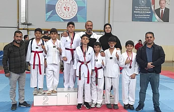 Cumhuriyet Bayramı Coşkusu Battalgazi Spor Salonu'nu Sardı