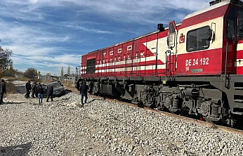 Doğanşehir'de Ölümle Burun Buruna! Lokomotif Otomobili Biçti