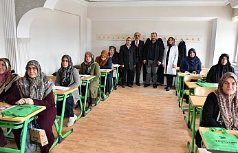 'Eğitimin Yaşı Yok': Yeşilyurt'ta Okuma Yazma Gururu