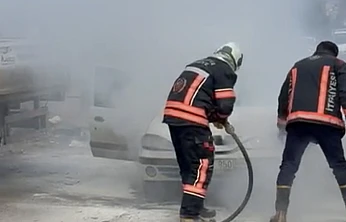 İtfaiye Zamanında Müdahale Etti, Araç Yangını Büyümeden Söndürüldü