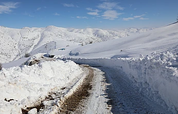 Kar Duvarını Aştılar: Battalgazi'de Kırsal Yollar Yeniden Açık