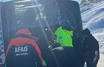 Kars'ta Trafik Kazası: Yolcu Otobüsünde 17 Yolcu Yaralandı