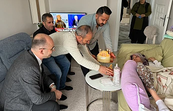 Kaymakam Sungur'dan Depremzede Ahsen Tapar'a Moral Ziyareti