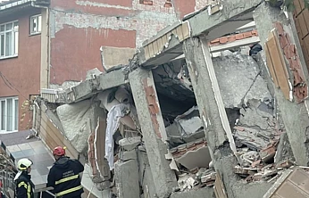 Kocaeli'de Faciadan Dönüldü: 7 Katlı Bina Çöktü, Ekipler Seferber Oldu