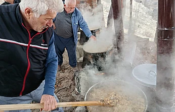 Köklerine Dönenler Ilıca'da Buluştu: Kış Yarı Geleneği Yaşatıldı