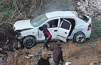 Kontrolden çıkan otomobil dereye düştü: 1 ölü 2 yaralı