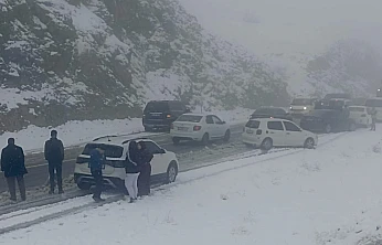 Malatya– Çelikhan Yolunda Yoğun Kar ve Tipi Ulaşımı Aksattı