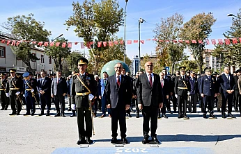 Malatya'da 29 Ekim Cumhuriyet Bayramı Çelenk Sunma Töreni İle Başladı