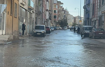 Malatya'da İçme Suyu Hattı Patladı, Sokaklar Sular Altında Kaldı