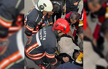 Malatya'da kamyonet ile kamyon çarpıştı: 1 yaralı