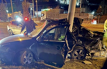 Malatya–Elazığ karayolunda otomobil Trambüs direğine çarptı: 1 yaralı