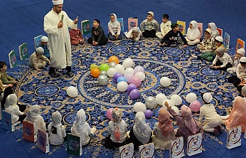 Minik Kalplere Üç Aylar Anlatıldı