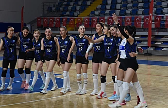 Nefes Kesen Derbi! Malatya Voleybol Spor 91000 Dev Malatya'yı 3-2 Mağlup Etti