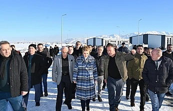 Ölmeztoprak ,deprem sonrası yürütülen konut ve rezerv alan çalışmalarını değerlendirdi