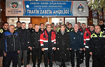 Ölmeztoprak,  yeni yılın ilk saatlerinde  kamu personeline yönelik bir dizi ziyaret gerçekleştirdi.