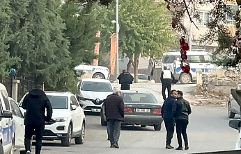 Polis Teyakkuza Geçti: Genç Kadın Kuru Sıkı Silahla Kendini Vurmakla Tehdit Etti