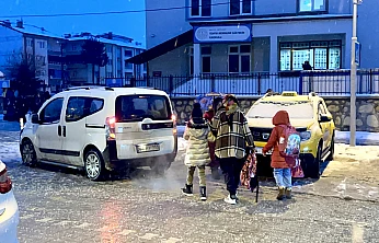 Servisler Yolda Kaldı, Öğrenciler Yürüyerek Devam Etti