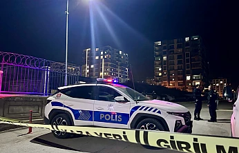 Silahlı saldırı sonrası karakol önünde kan aktı: 2 kişi bıçaklandı