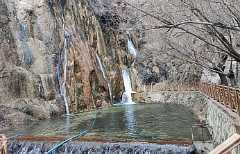 Su Seviyesi Düştü Ama İlgi Azalmadı: Günpınar Şelalesi Doldu Taştı