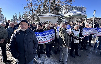 Tüm Emeklilerin Sendikası üyeleri hükümet politikalarını protesto etti