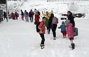 Valiliklerden Peş Peşe Tatil Kararı: Eğitime Hava Engeli