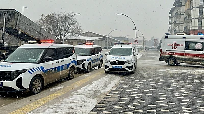 TOKİ Konutlarında Gerilim: Çatıya Çıkan İşçi Hastaneye Kaldırıldı