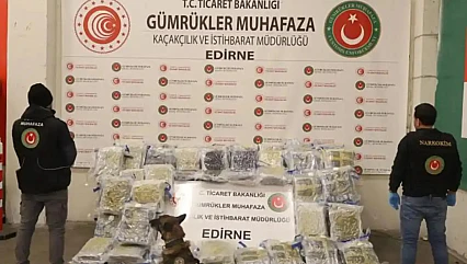 Gümrüklerde uyuşturucu operasyonu: 886 kilo esrar, 200 kilo metamfetamin ele geçirildi