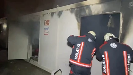 Mahmut Çalık Konteyner Kenti'nde Yangın Söndürüldü