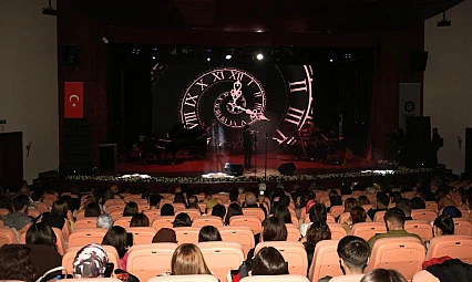 50. Yıl Konserinde Solo Keman Sahneye Damga Vurdu