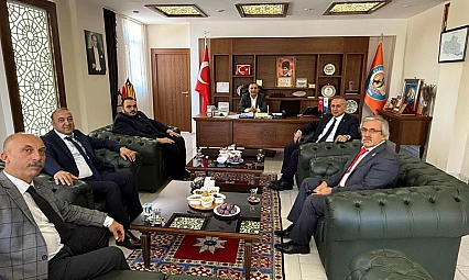Yazıhan Belediye Başkanı'na Farklı Partilerden Teklifler: Göçer'in Siyasi Geleceği Masada