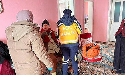 Battalgazi Belediyesi Ekipleri Sağlık Çalışanlarını İş Makinesiyle Hastaya Ulaştırdı