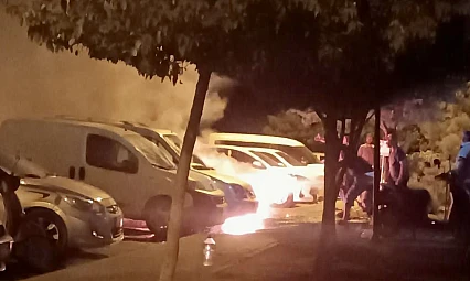 Elektrik Kaynaklı Yangın Park Halindeki Otomobili Sardı