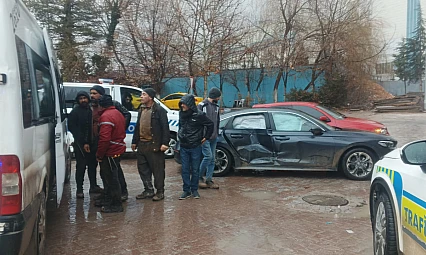 İşçi Servisi ile Otomobil Çarpıştı, Battalgazi'de Korku Dolu Anlar