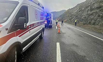 Karanlıkdere Mevkiinde Kaza: 4 Kişi Yaralanarak Hastaneye Kaldırıldı