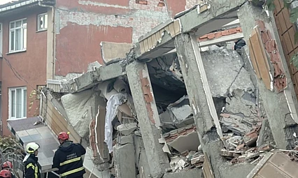 Kocaeli'de Faciadan Dönüldü: 7 Katlı Bina Çöktü, Ekipler Seferber Oldu