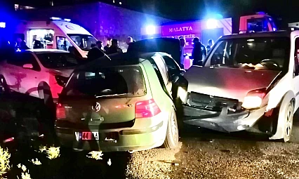 Malatya'da Zincirleme Kaza: İki Kişi Yaralandı