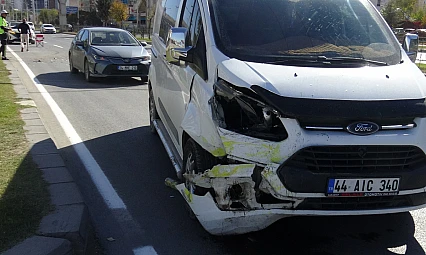 Transit ticari taksiye çarptı: Bir yaralı