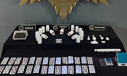 Uyuşturucu Operasyonunda Binlerce Sentetik Hap ve Metamfetamin Ele Geçti