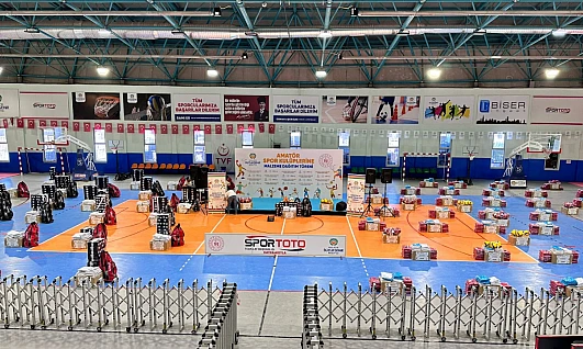 Amatör Spor Kulüplerine 10 Milyon Tl Değerinde Spor Malzemesi Desteği
