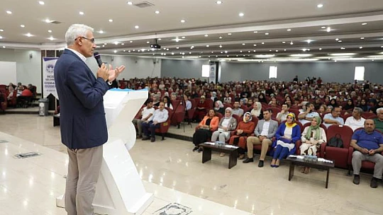 Aile Akademisi'nin İlk Konuğu Yazar Hatice Kübra Tongar Oldu