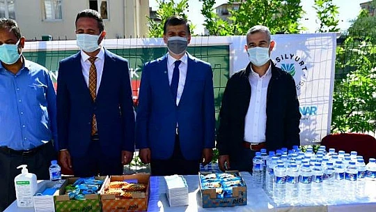 Başkan Çınar, Lgs Sınavına Giren Öğrencileri Yalnız Bırakmadı 