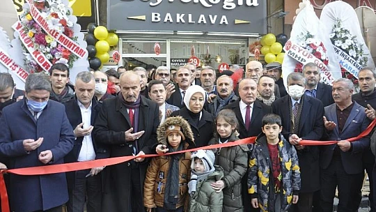 Fatih Gönültaş'ın İş Yeri Açılışına Yoğun İlgi