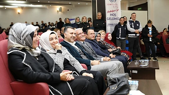 Yazar Kapaklıkaya, Battalgazi'de Sevenleriyle Buluştu