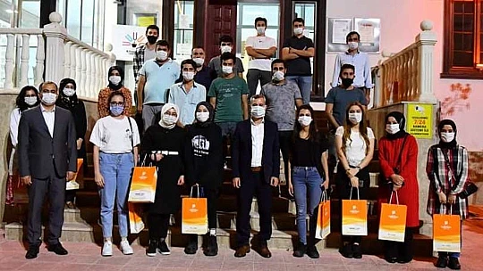 Başkan Çınar, Üniversite Sınavını Kazanan Gençlerle Sohbet Etti