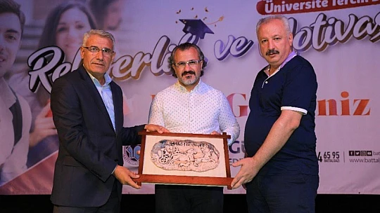 Battalgazi Belediyesi'nin Konuğu Yazar Aslanhan, Malatyalı Gençlerle Buluştu