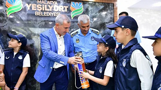 Başkan Çınar, Zabıta Müdürlüğü Personeli İle Minik Zabıtaları Ağırladı