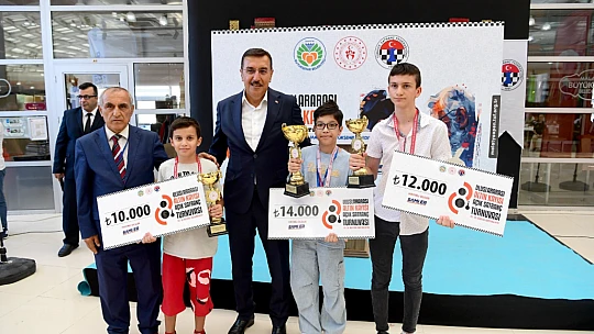 8. Uluslararası Altın Kayısı Satranç Turnuvası Ödül Töreni Yapıldı
