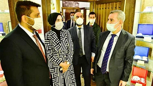 Yeşilyurt Belediyesi'nin Kahve Konağı Ayrı Bir Güzellik