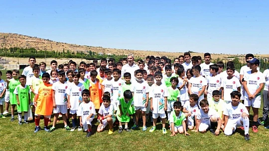 Çınar, 2.Yaz Spor Okullarını Ziyaret Ederek Sporcularla Bir Araya Geldi