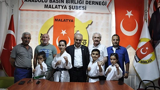 Türkiye Karate Federasyonu Başkan Yardımcısı Turna'dan Anadolu Basın Birliğine Ziyaret